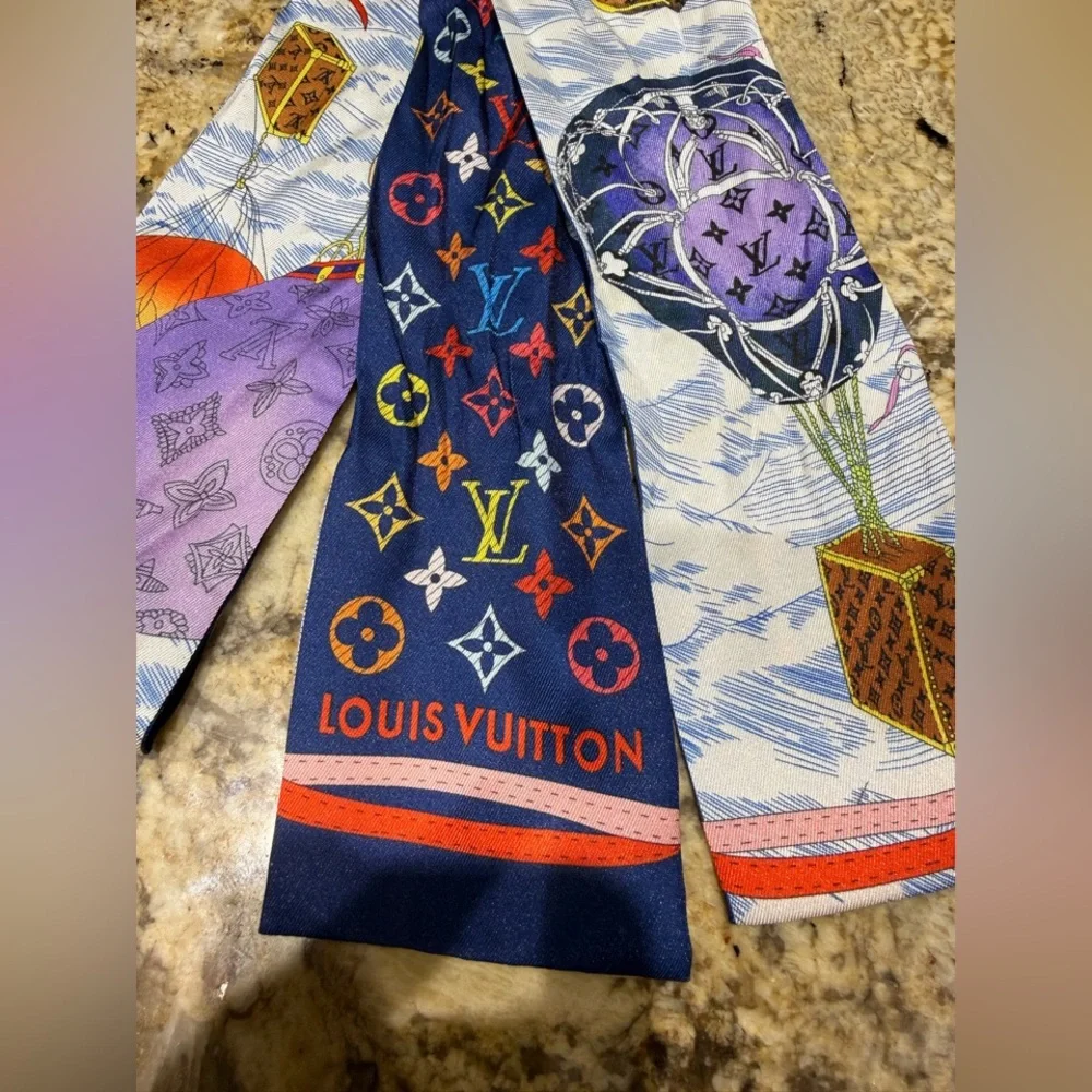 EUC LOUIS VUITTON TWILLY SMALL SCARF VIVIENNE - Picture 1 of 11